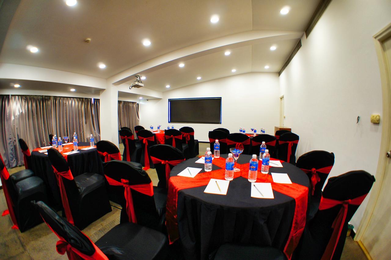 The Fern Residency, Miramar Hotel Panaji Buitenkant foto